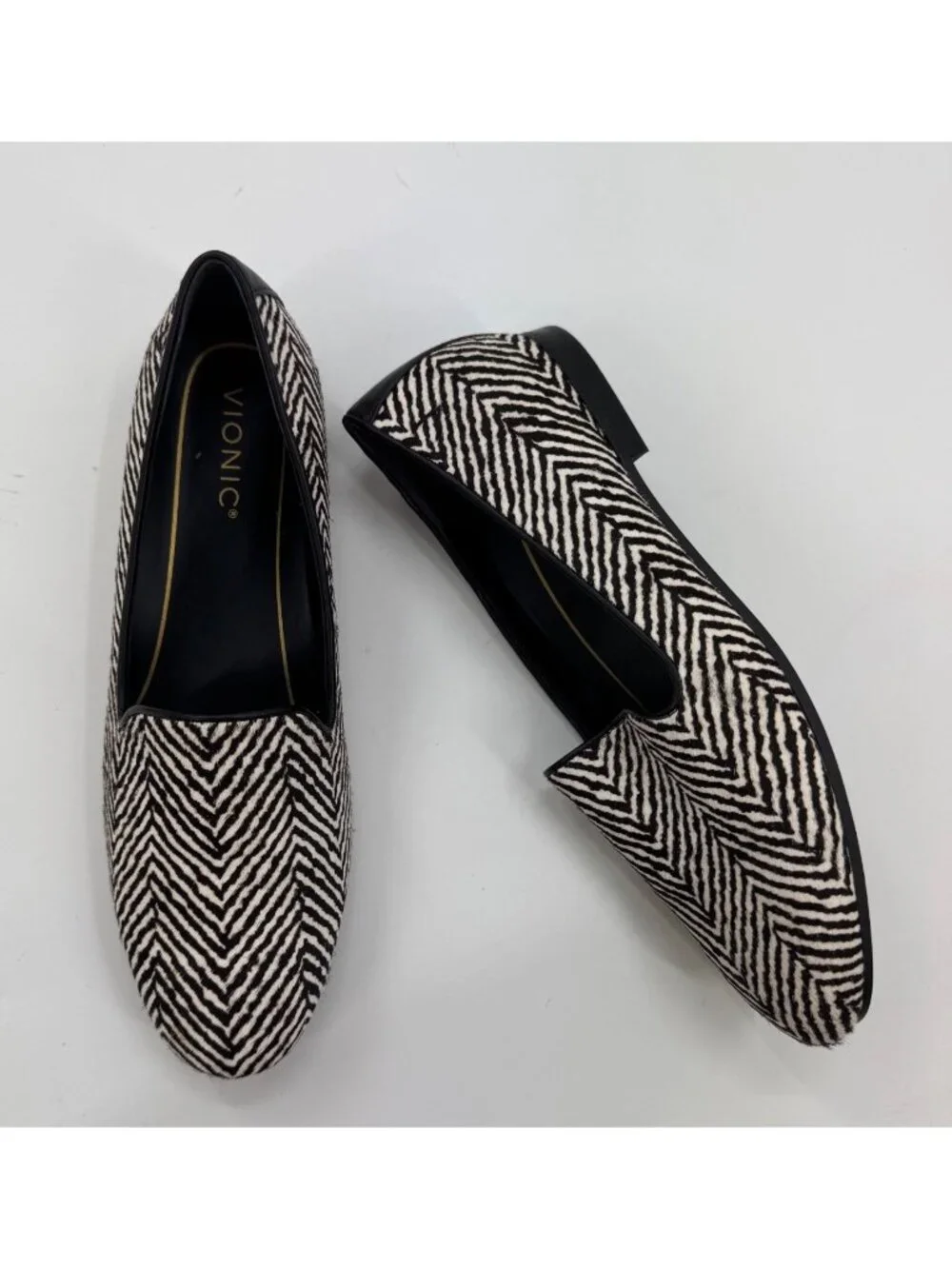 Vionic Willa Black & White Chevron Loafers Womens Size 9 Zebra Print Flats Ortho